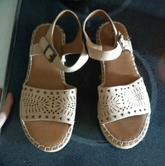 Sandals - Picture 1 of 2